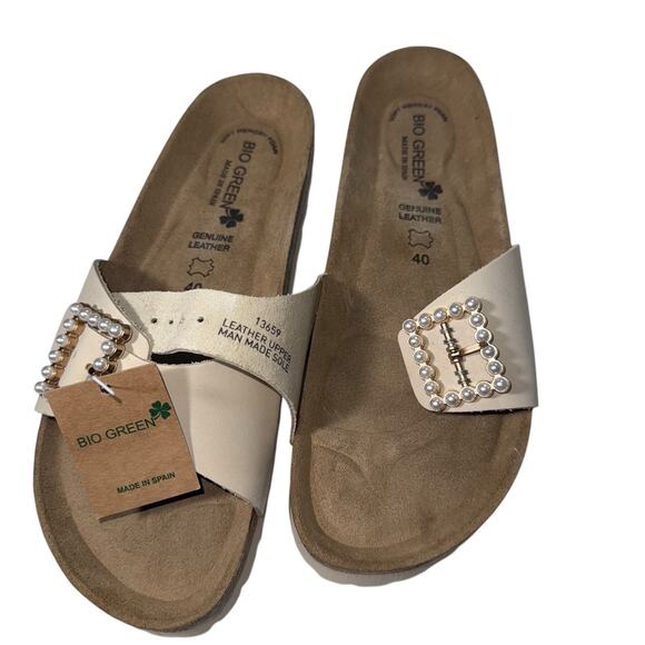 BIO GREEN Made in Spain Beige Big Tonal Pearl suede Buckle Slide Sandals SZ/9-40 - Picture 15 of 16